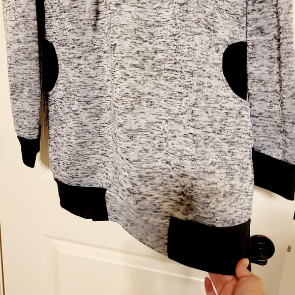 Gray and black stretchy sweater tunic. - Picture 9 of 10